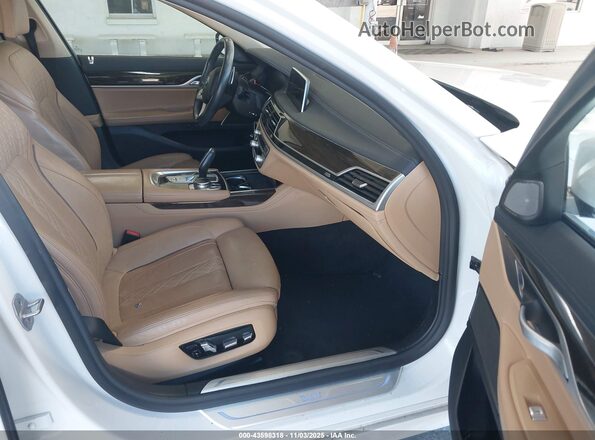 WBA7T2C08NCH51382 2022 BMW 7 SERIES Белый Вид салона спереди