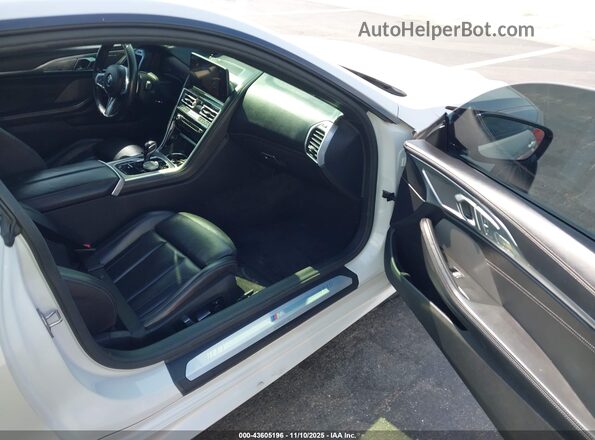 WBAAE2C04PCK62025 2023 BMW 8 SERIES White Вид салону спереду