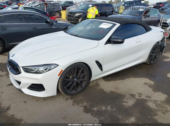 WBAFY4C03RCR19019 2024 BMW M8 Белый Передняя левая четверть