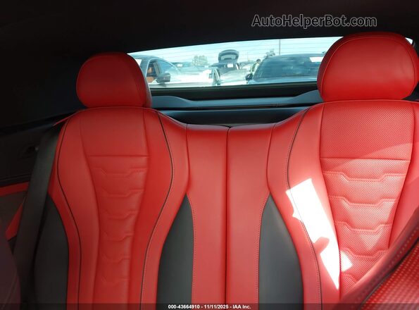 WBAFY4C03RCR19019 2024 BMW M8 Белый Вид наклейки с VIN-кодом