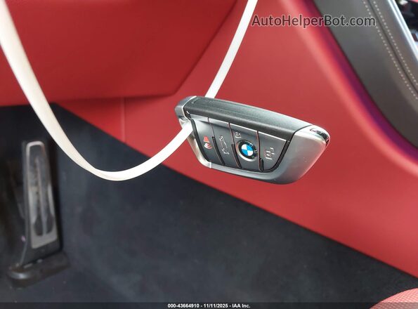 WBAFY4C03RCR19019 2024 BMW M8 Белый Вид панели приборов