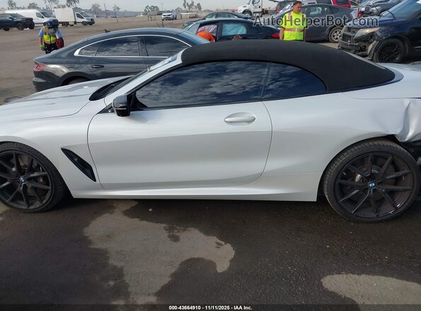 WBAFY4C03RCR19019 2024 BMW M8 Белый Панорамный вид салона 360°