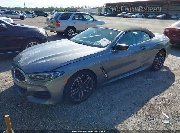 WBAFY4C03SCU16855 2025 BMW M8 Gray Առջևի ձախ երեք քառորդ տեսարան