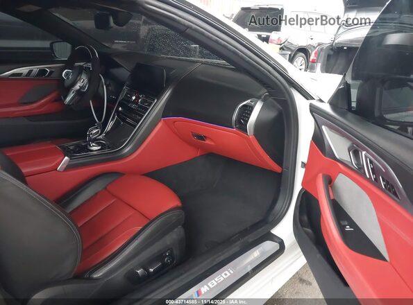 WBAFY4C54KBX39751 2019 BMW M8 White Вид салону спереду