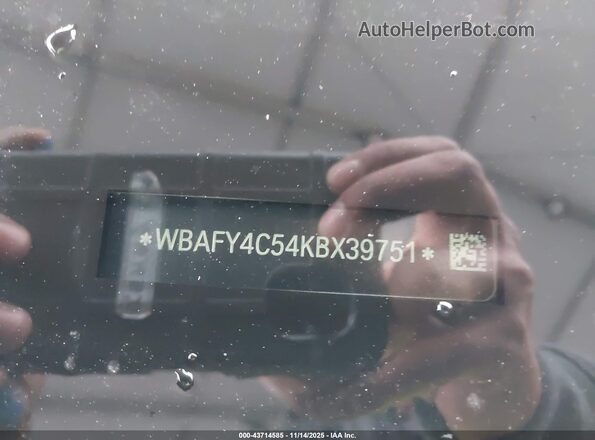 WBAFY4C54KBX39751 2019 BMW M8 White Вид підкапотного простору