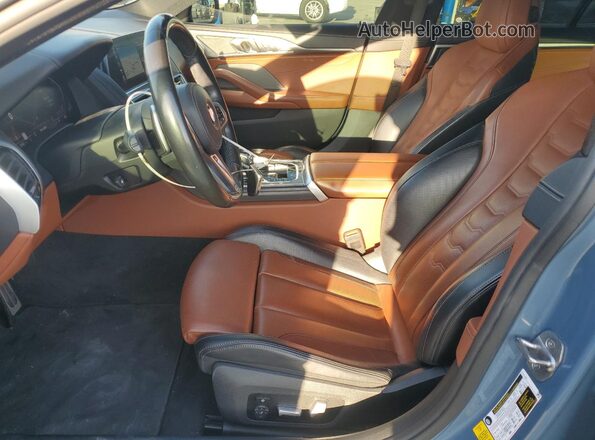 WBAGV2C04NCJ85650 2022 BMW 8 SERIES Blue Widok wnętrza z przodu