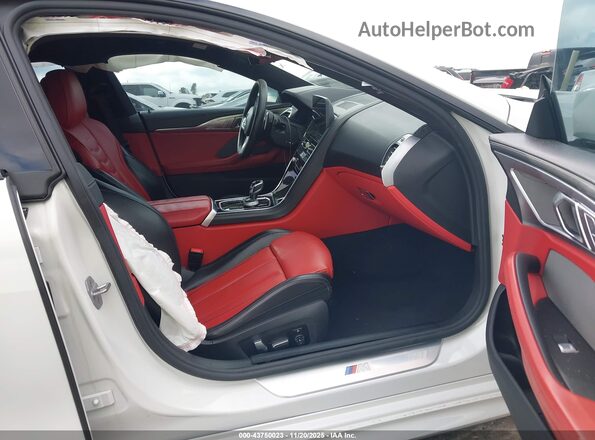 WBAGV2C09RCN12341 2024 BMW 8 SERIES White წინა სალონის ხედი