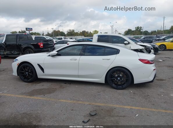 WBAGV2C09RCN12341 2024 BMW 8 SERIES White სალონის 360-გრადუსიანი ხედი