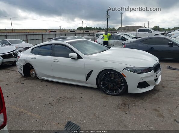 WBAGV2C09RCN12341 2024 BMW 8 SERIES White უკანა სალონის ხედი