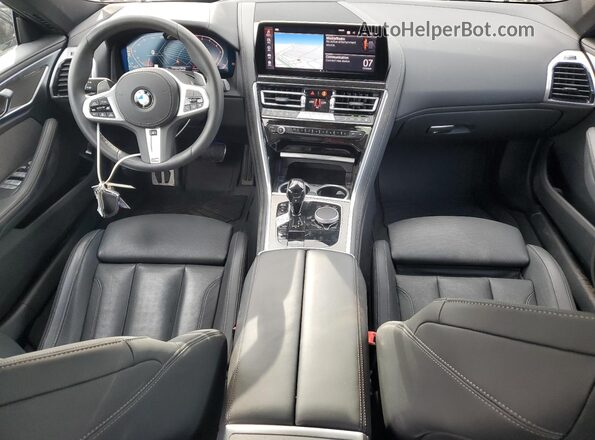 WBAGV4C01RCS01112 2024 BMW 8 SERIES Black Vista del salpicadero