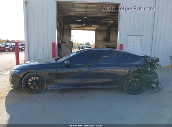WBAGV8C01NCH91316 2022 BMW M8 Black Սալոնի 360 աստիճան տեսք