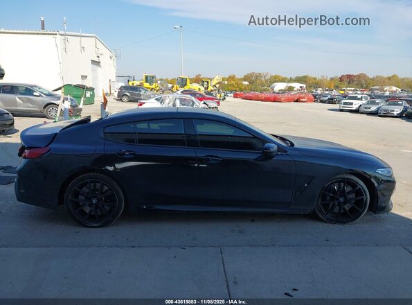 WBAGV8C01NCH91316 2022 BMW M8 Black Սալոնի հետևի տեսք