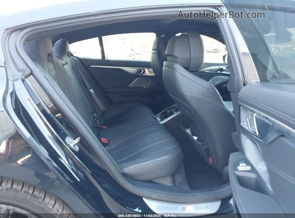 WBAGV8C01NCH91316 2022 BMW M8 Black VIN կոդի պիտակի տեսք