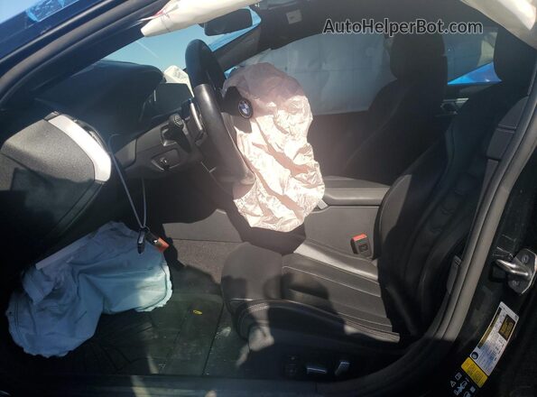 WBAGV8C01NCJ71188 2022 BMW M8 Черный Вид салона спереди
