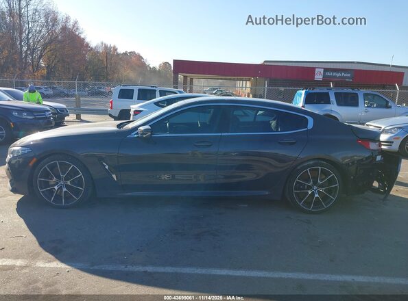 WBAGV8C03MCF82920 2021 BMW M8 Gray Սալոնի 360 աստիճան տեսք