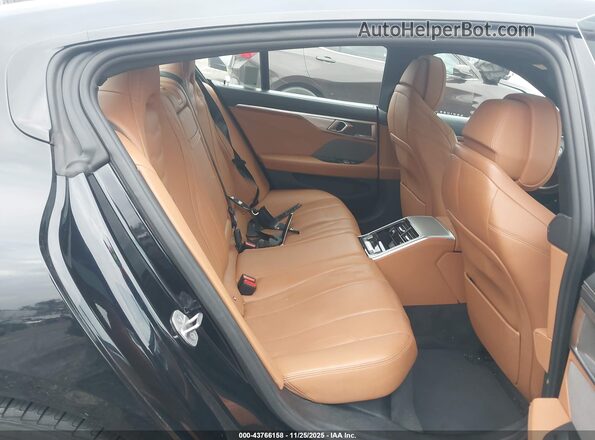 WBAGV8C05NCG97441 2022 BMW M8 Black Widok naklejki z numerem VIN