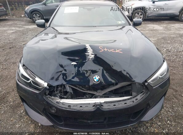 WBAGV8C05NCG97441 2022 BMW M8 Black Widok z przodu