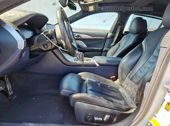 WBAGV8C08LBP49046 2020 BMW M8 White Vista interior delantera