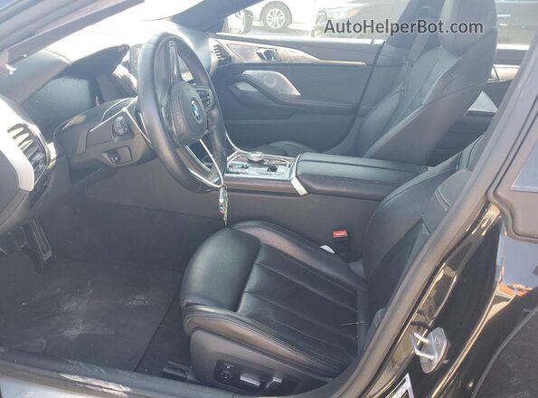 WBAGV8C0XLCE81923 2020 BMW M8 Black წინა სალონის ხედი