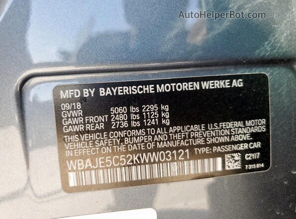 WBAJE5C52KWW03121 2019 BMW 5 SERIES Silver VIN კოდის სტიკერის ხედი