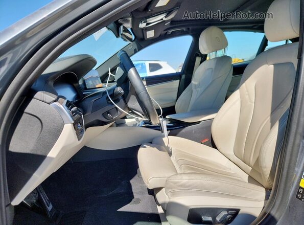 WBAJS3C0XLWW83898 2020 BMW 5 SERIES Gray Front interior view
