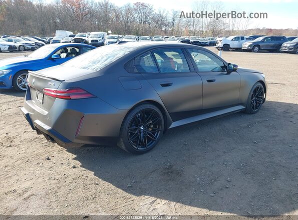 WBS83FK02SCU36580 2025 BMW M5 Black Հետևի աջ