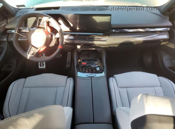 WBS83FK05TCV67939 2026 BMW M5 Зеленый Вид панели приборов