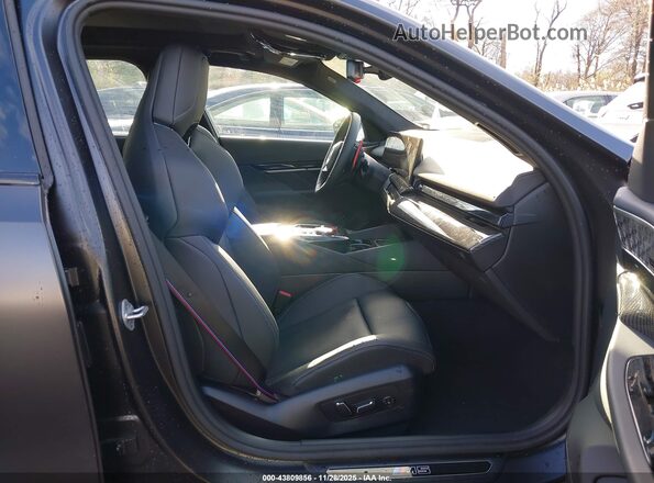 WBS83GV07TCW00246 2026 BMW M5 Gray Widok wnętrza z przodu
