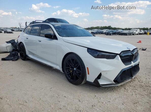 WBS83GV08SCV84024 2025 BMW M5 White Передня права чверть