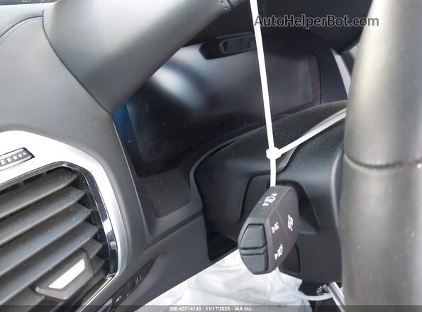 WBSDZ0C06RCR19055 2024 BMW M8 White უკანა სავარძლების ხედი