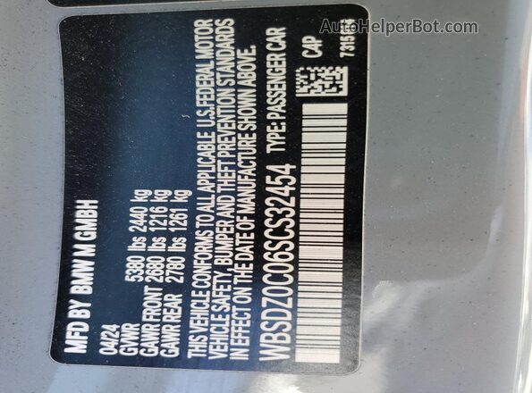 WBSDZ0C06SCS32454 2025 BMW M8 Gray Widok naklejki z numerem VIN