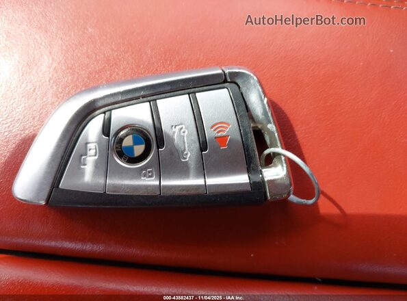 WBSDZ0C09LCD13680 2020 BMW M8 Серый Вид панели приборов