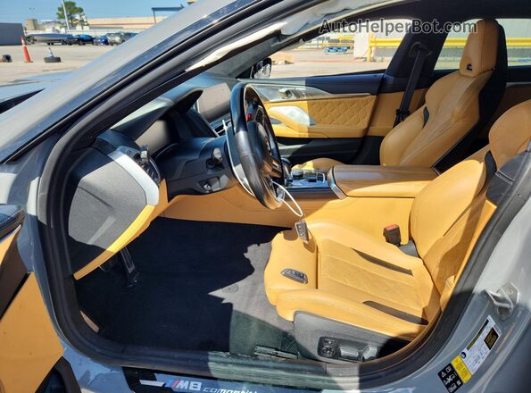 WBSGV0C01MCF81438 2021 BMW M8 Silver Vista interior delantera