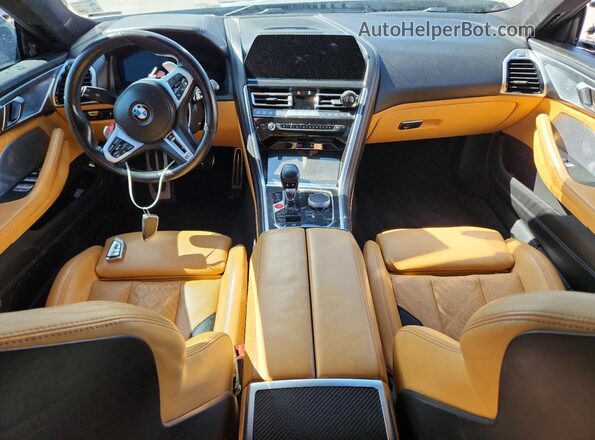 WBSGV0C01MCF81438 2021 BMW M8 Silver Vista del salpicadero