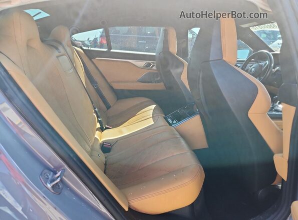 WBSGV0C01MCF81438 2021 BMW M8 Silver Vista de los asientos traseros