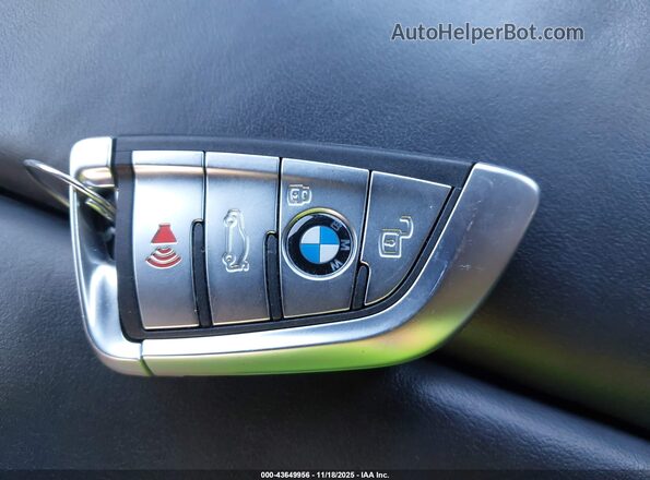WBSGV0C04RCP32745 2024 BMW M8 Black Vista del salpicadero