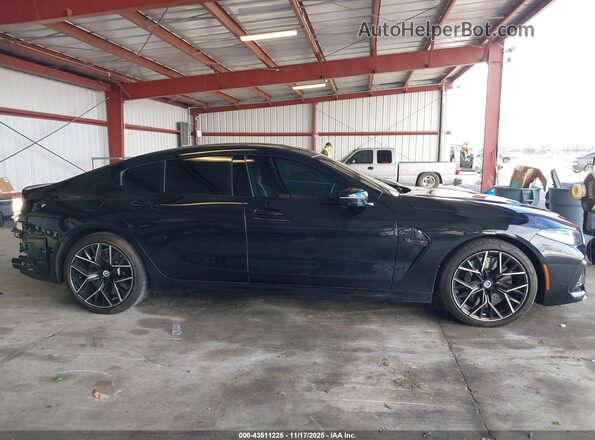 WBSGV0C06PCL80197 2023 BMW M8 Black Widok wnętrza 360 stopni