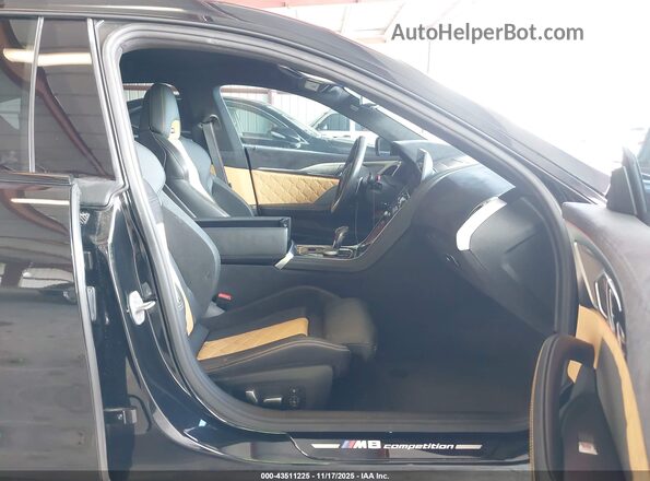 WBSGV0C06PCL80197 2023 BMW M8 Black Widok wnętrza z przodu