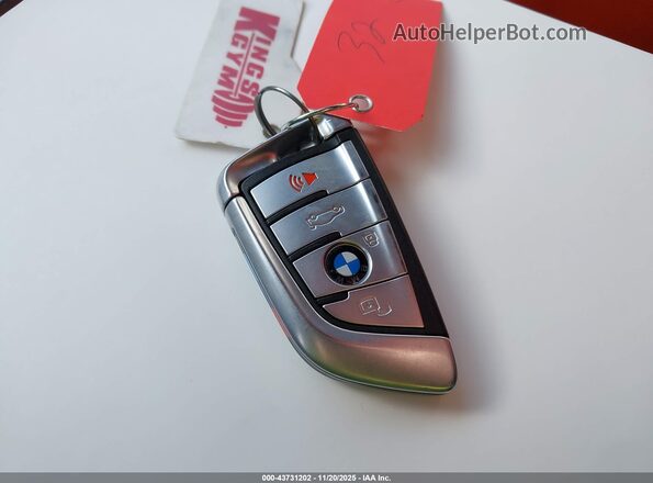 WBSGV0C0XMCF94348 2021 BMW M8 Black Առջևի վահանակի տեսք