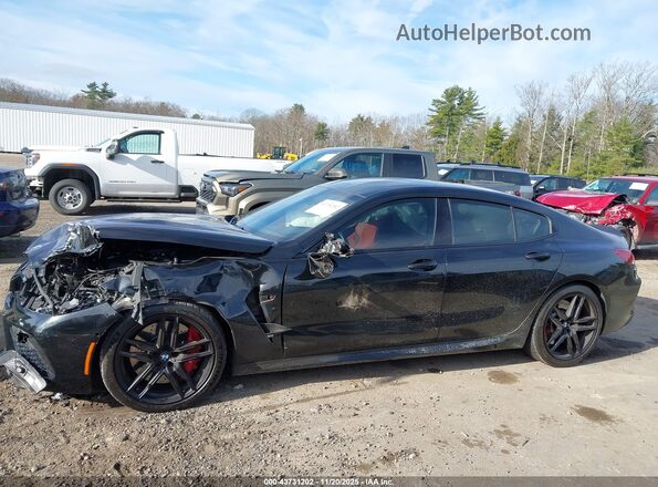 WBSGV0C0XMCF94348 2021 BMW M8 Black Սալոնի 360 աստիճան տեսք