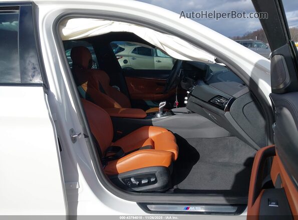 WBSJF0C06LCD98747 2020 BMW M5 White Widok wnętrza z przodu
