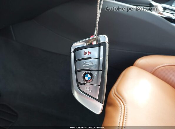 WBSJF0C06LCD98747 2020 BMW M5 White Widok deski rozdzielczej