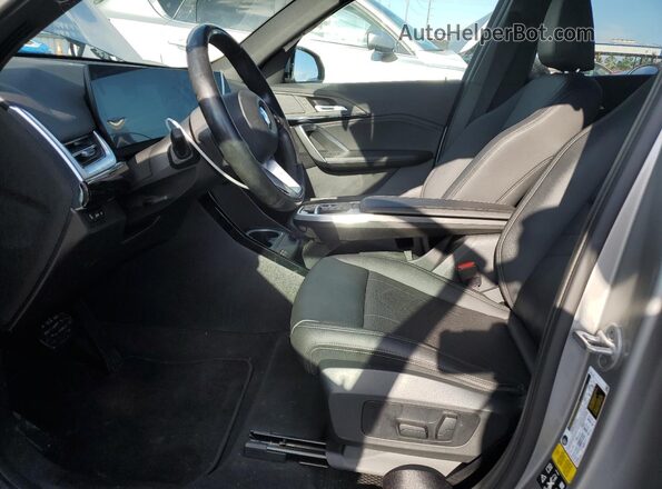 WBX73EF00P5W44334 2023 BMW X1 Silver Vista interior delantera