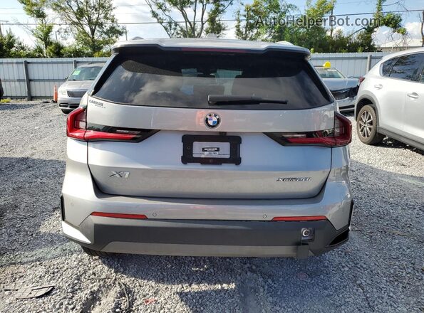 WBX73EF00P5W44334 2023 BMW X1 Silver Vista trasera