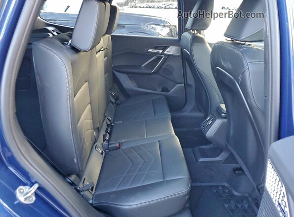 WBX73EF00S5192832 2025 BMW X1 Синий Вид задней части салона