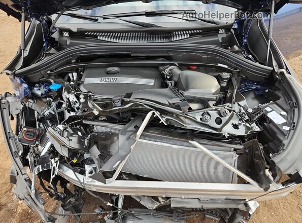 WBX73EF01S5367377 2025 BMW X1 Blue Vista del compartimento del motor