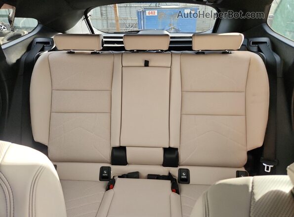 WBX73EF01S5367377 2025 BMW X1 Blue Vista de los asientos traseros