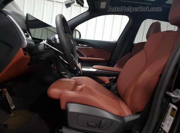 WBX73EF04T5408733 2026 BMW X1 Черный Вид салона спереди