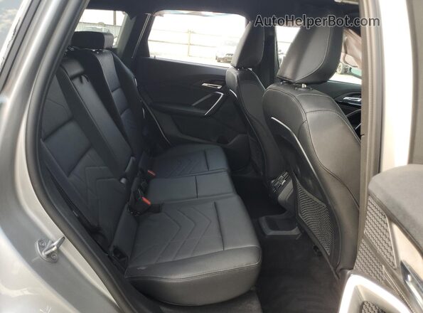 WBX73EF05P5X17231 2023 BMW X1 Silver Вид задньої частини салону