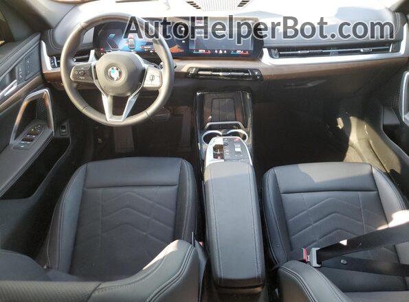 WBX73EF06S5145093 2025 BMW X1 Gray Dashboard view